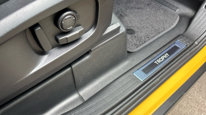 Land Rover Defender 3.0 D350 Trophy Edition Deep Sandglow 110 5dr Auto Diesel Estate - Image 45